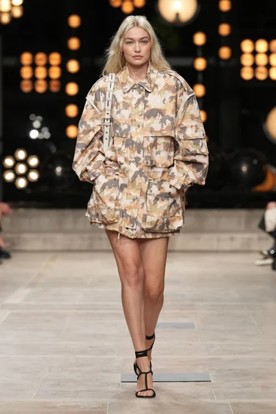 Look 17